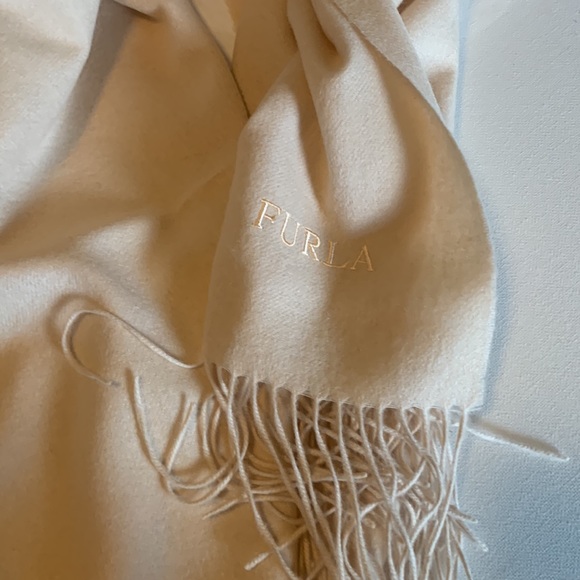 Furla cashmere scarf - Picture 4 of 5